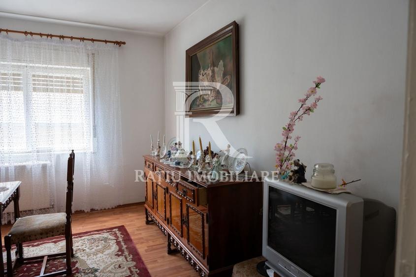 Apartament cu 4 camere decomandat în Central