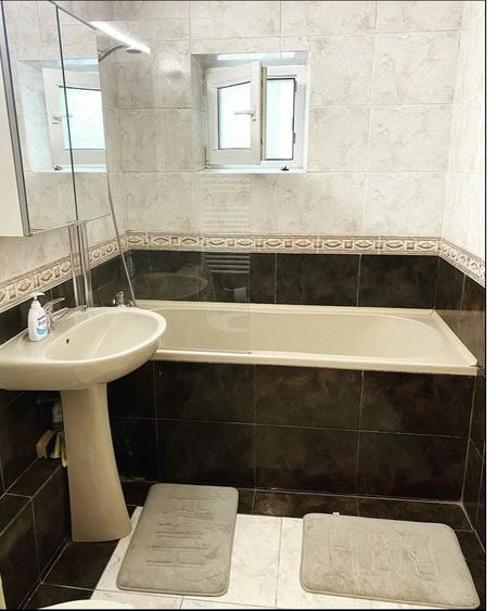Apartament cu 3 camere decomandat în Nerva Traian