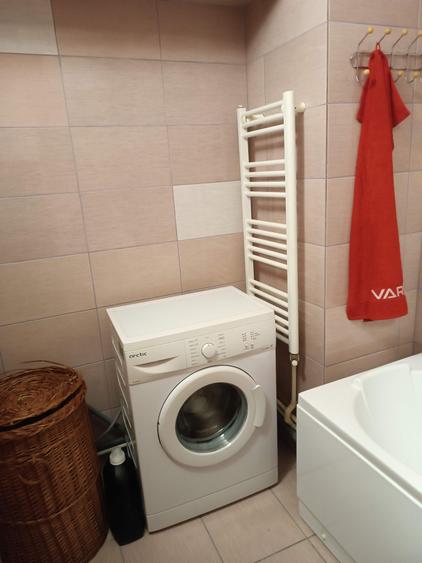 Inchiriez apartament 3 camere - 4