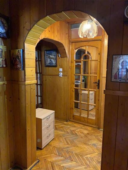 Apartament cu 3 camere decomandat, mobilat în Dâmbovița