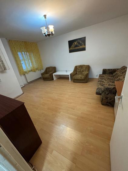 Apartament cu 2 camere decomandat în 1 Mai