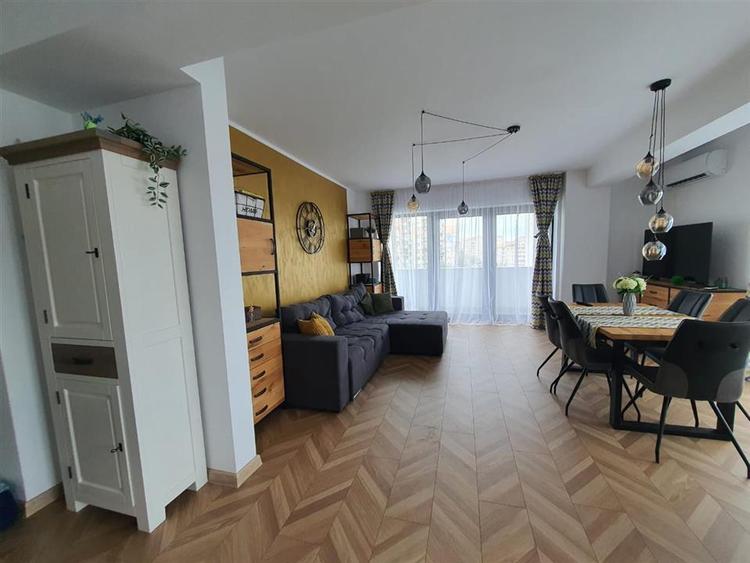 Apartament cu 3 camere decomandat în Decebal