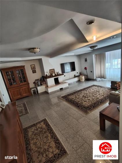 Apartament cu 5 camere în Central