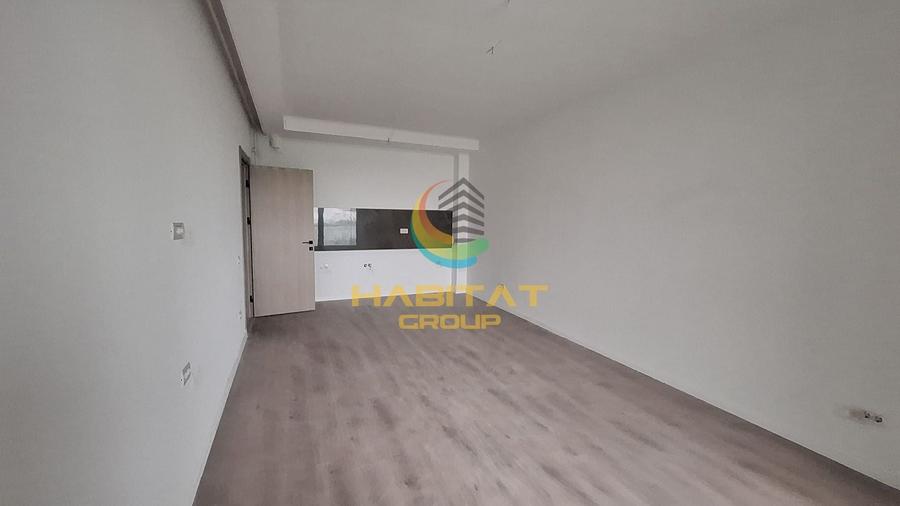 Apartament cu 3 camere semidecomandat în Berceni