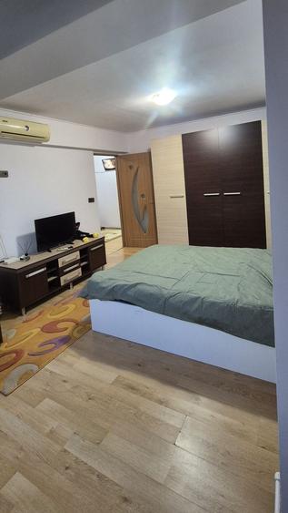 Garsonieră decomandată în Decebal