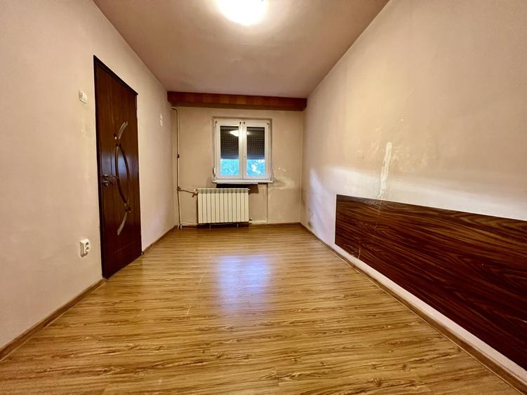 Apartament cu 2 camere nedecomandat în P-ța Doina