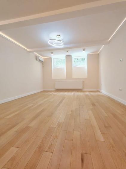 Apartament cu 5 camere decomandat în P-ța Romană