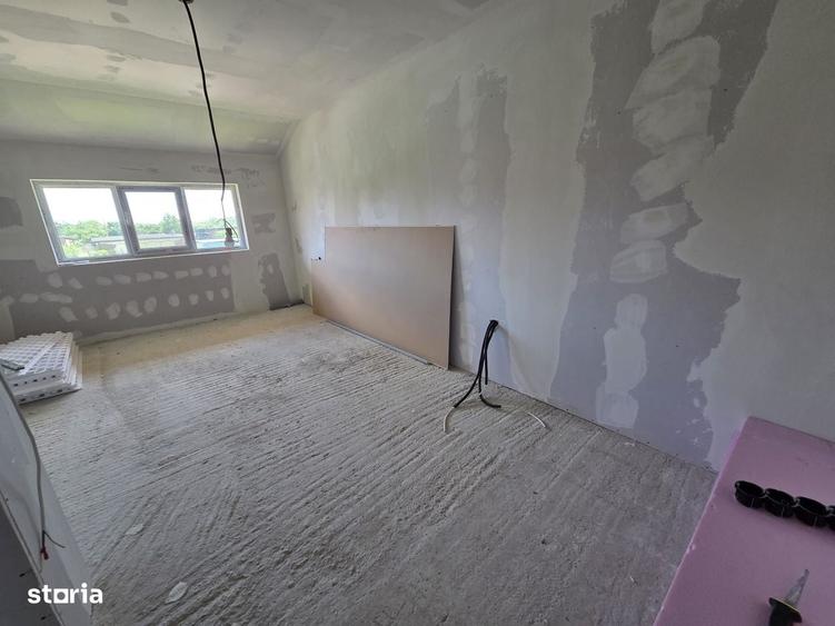 Casă cu 4 camere în Priseaca