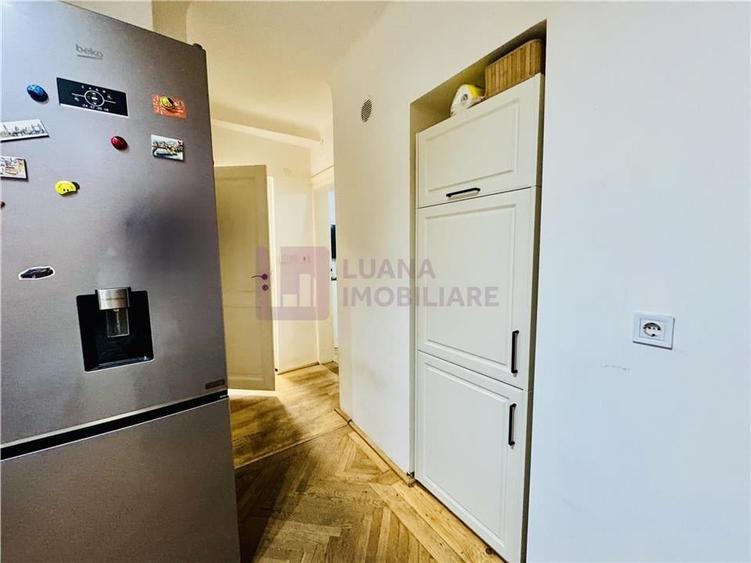 Apartament cu 3 camere semidecomandat, mobilat în Central