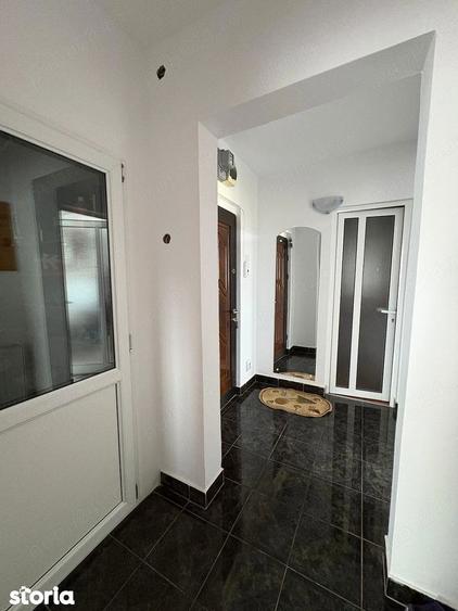 Apartament cu 3 camere semidecomandat în Alexandru cel Bun