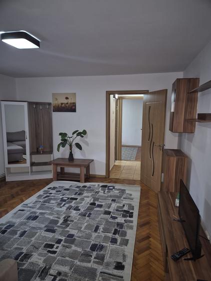 Apartament cu 2 camere semidecomandat în Cutina