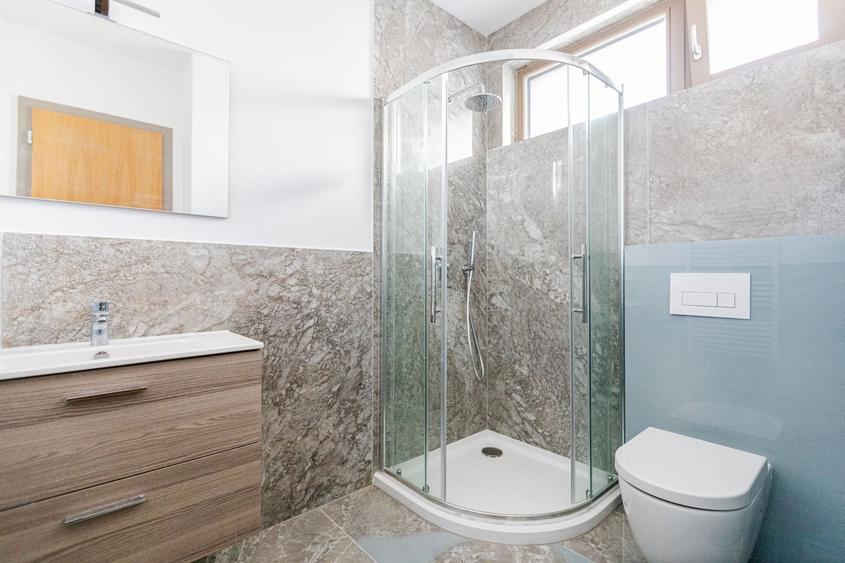 Duplex cu 4 camere cu Canalizare în Exterior Nord