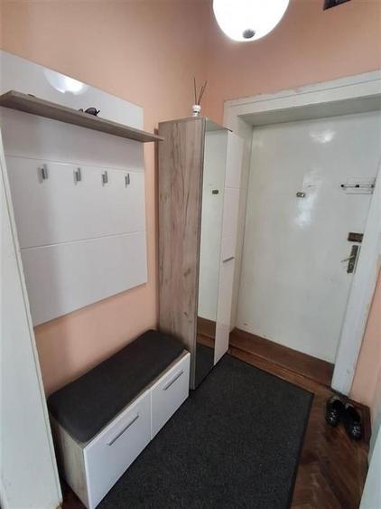 Apartament cu 3 camere semidecomandat în Orașul de Jos