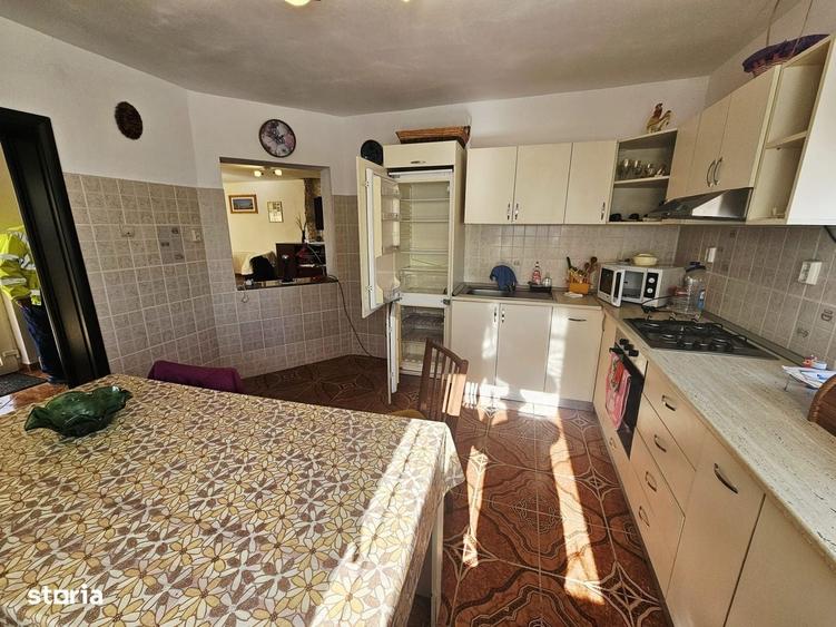 Casă cu 4 camere în Ariceștii Rahtivani