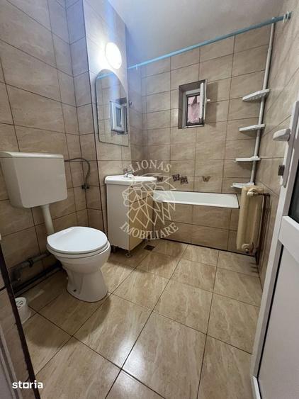 Apartament cu 3 camere decomandat în Central