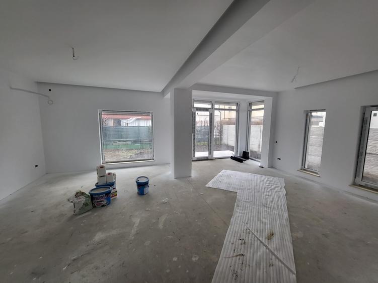 Casă individuală cu 5 camere cu Teren 373 Mp în Tunari