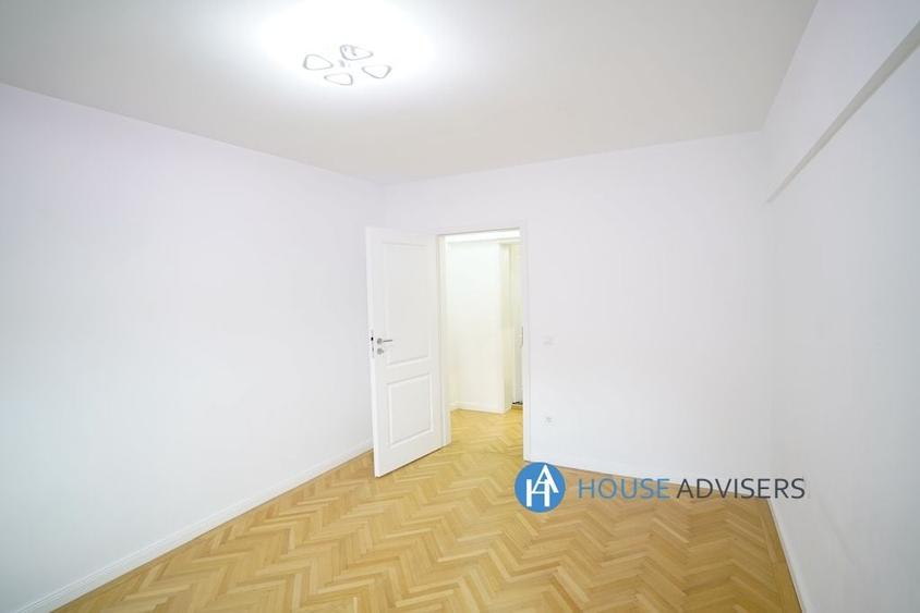 Apartament cu 4 camere în Romană