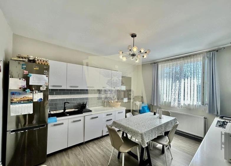 Casă cu 8 camere cu Teren 373 Mp în Lazaret