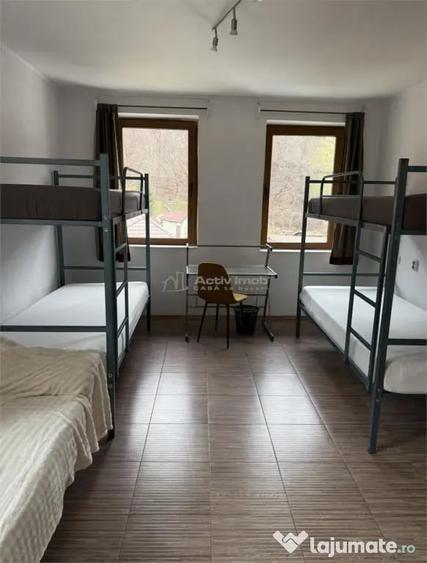 Casă cu 10 camere cu Teren 300 Mp în Centrul Istoric