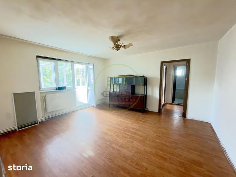 Apartament cu 2 camere semidecomandat în Craiovița Nouă