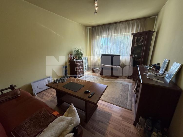 Apartament cu 3 camere semidecomandat în Central