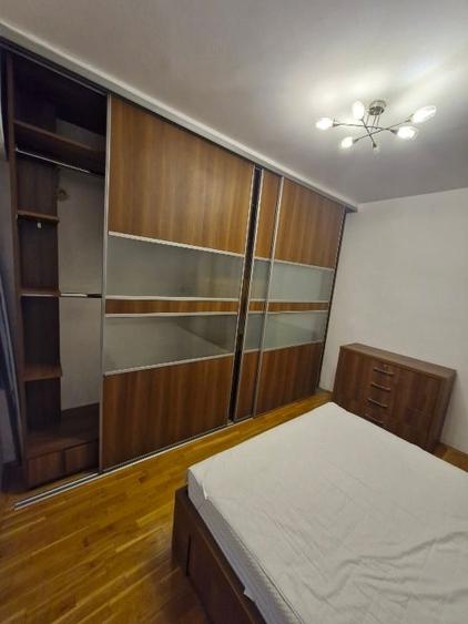 Apartament cu 3 camere semidecomandat, mobilat în 1 Mai