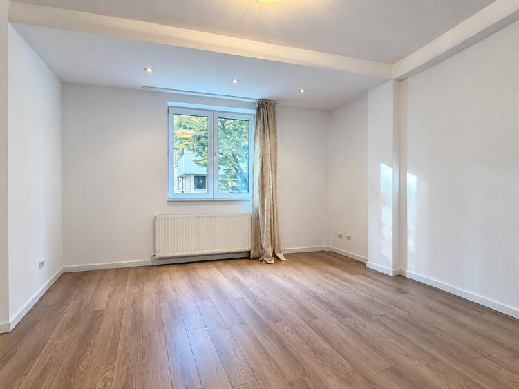 Apartament cu 4 camere semidecomandat în Dorobanți