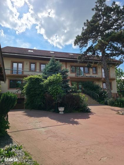 Casă cu Teren 1657 Mp în Central