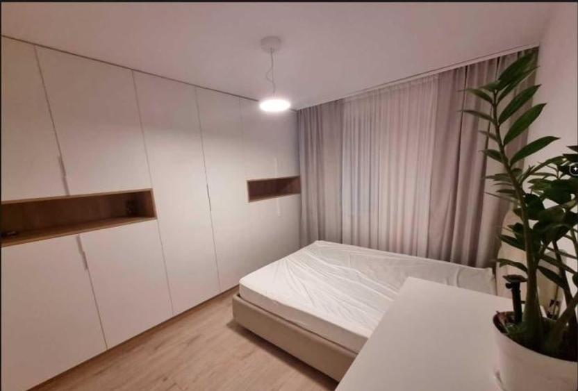 Apartament cu 3 camere semidecomandat, mobilat în Ștefan cel Mare
