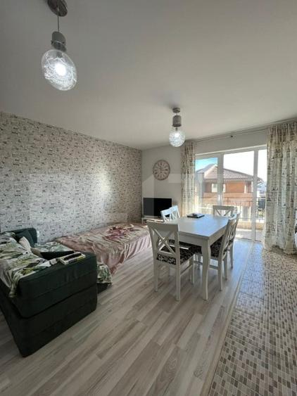 Apartament cu 3 camere semidecomandat, mobilat în Florești