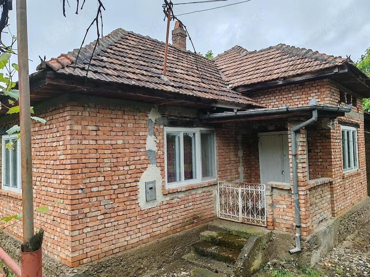 Casă cu 2 camere cu Teren 12 Mp în Giurtelecu Hododului