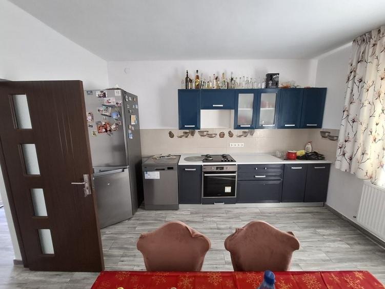 Casă cu 4 camere în Ceișoara