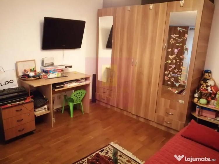 Apartament cu 3 camere semidecomandat în Central