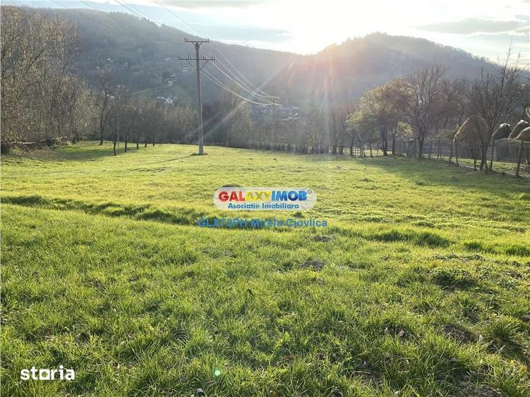 Teren de 4530 mp, în Secăria