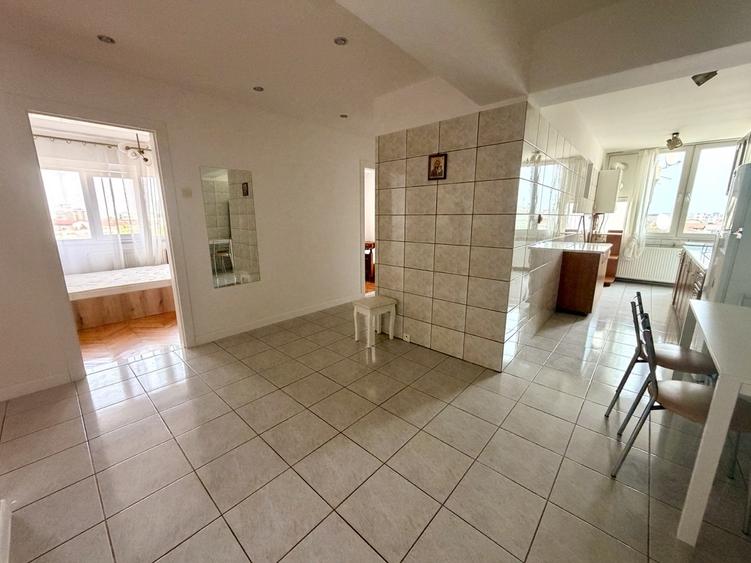 Apartament cu 3 camere decomandat, mobilat în Dacia