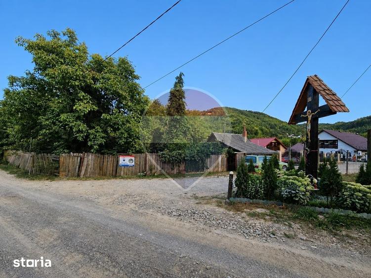 Casă cu 2 camere cu Teren 2431 Mp în Central