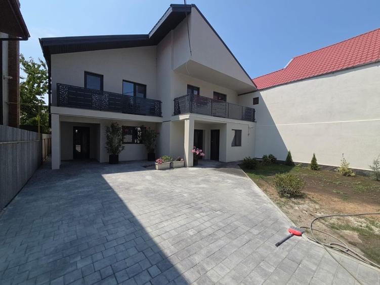Casă cu 7 camere cu Teren 300 Mp în Exterior Sud