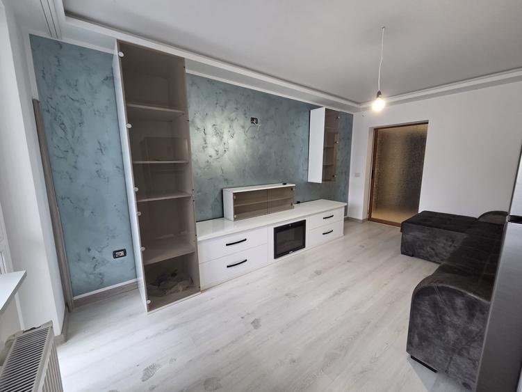Apartament cu 2 camere circular în Micro 17
