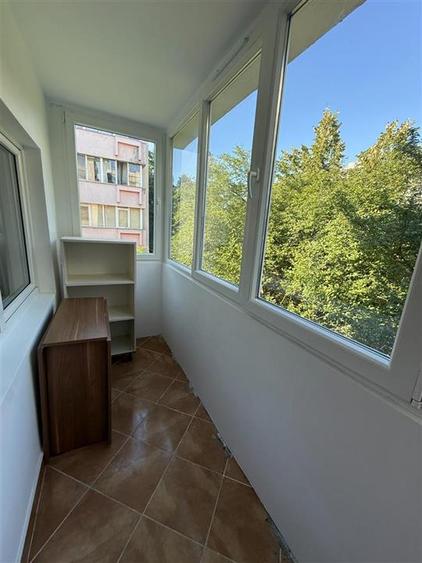 Apartament cu 3 camere decomandat, mobilat în Tei