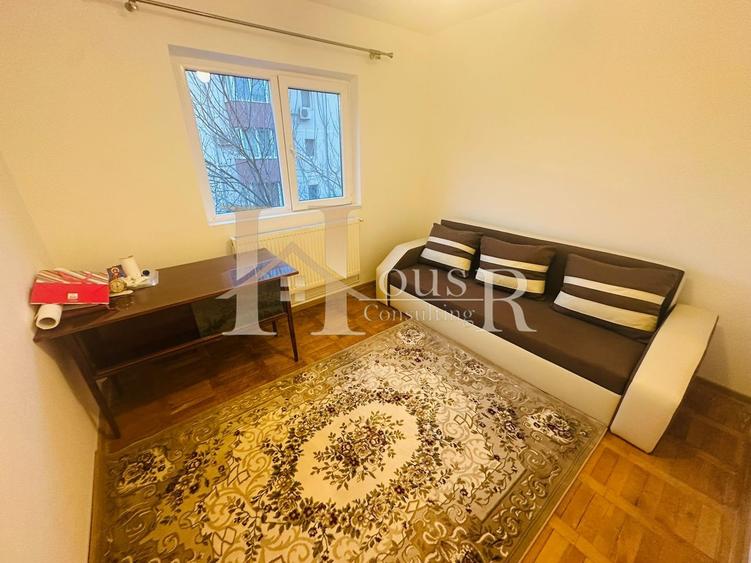 Apartament cu 4 camere decomandat în Girocului