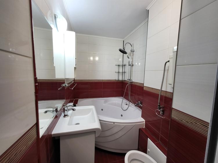 Garsonieră decomandată în Apărătorii Patriei