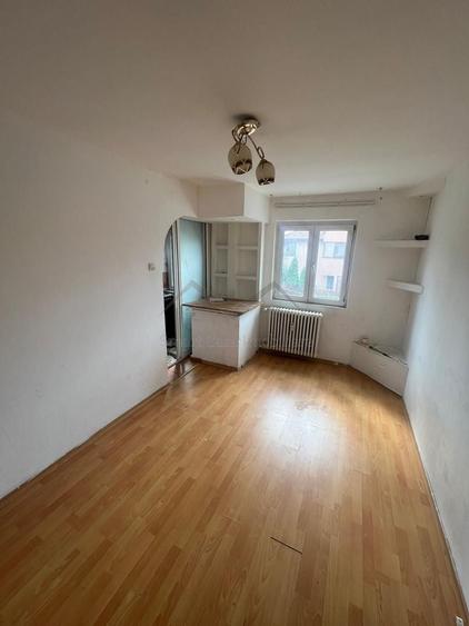 Apartament cu 2 camere nedecomandat în Podu Roș
