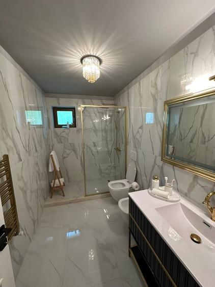 Casă individuală cu 5 camere cu Teren 800 Mp în Exterior Est