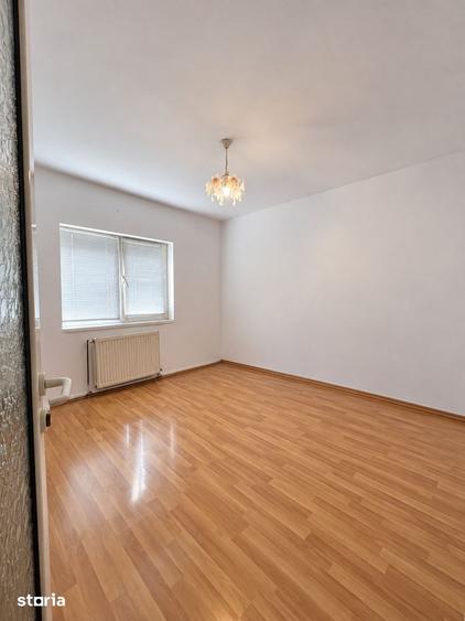Apartament cu 4 camere în Est
