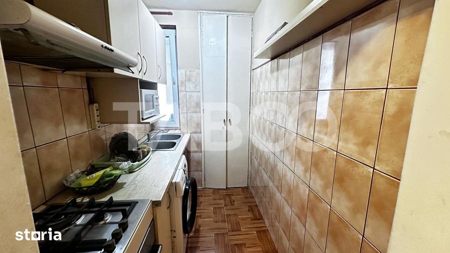 Apartament de vanzare 37 mp 2 camere balcon zona Mihai Viteazul Sibiu - 1