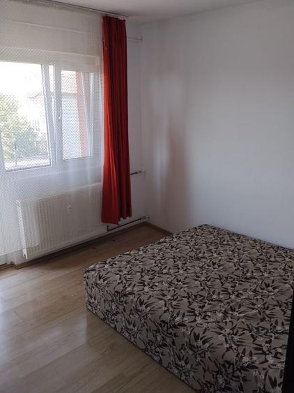 Apartament cu 3 camere decomandat în Lidia