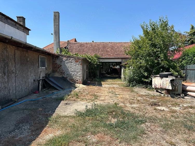 Casă cu 5 camere cu Teren 1031 Mp în Haieu