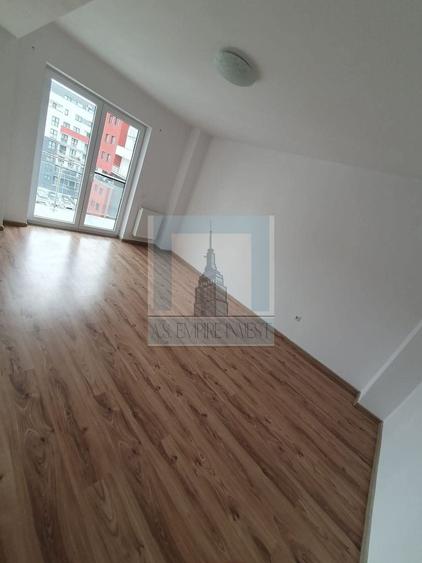Apartament cu 2 camere decomandat în Tractorul