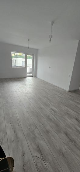 Apartament cu 2 camere decomandat în Tractorul
