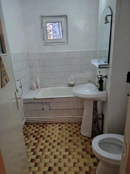 Apartament cu 4 camere decomandat în Central